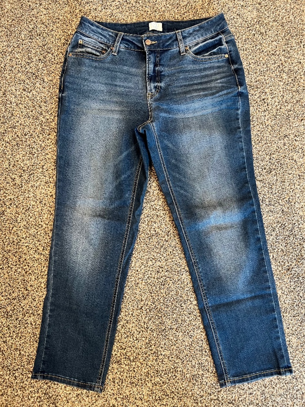 TIME AND TRU Straight Leg Jeans Medium Wash